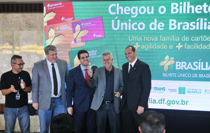 O governo de Brasília lançou, na manhã desta sexta-feira (22), o Bilhete Único e a recarga on-line de créditos para abastecer cartões do transporte público
